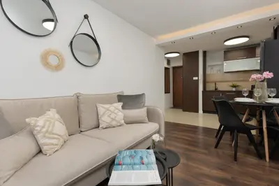 Część wypoczynkowa w obiekcie Family Apartment near PGE Narodowy by Noclegi Renters