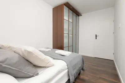 Łóżko lub łóżka w pokoju w obiekcie Family Apartment near PGE Narodowy by Noclegi Renters