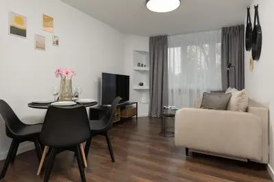 Telewizja i/lub zestaw kina domowego w obiekcie Family Apartment near PGE Narodowy by Noclegi Renters