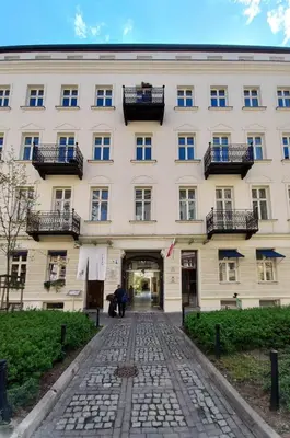 Budynek, w którym mieści się apartament