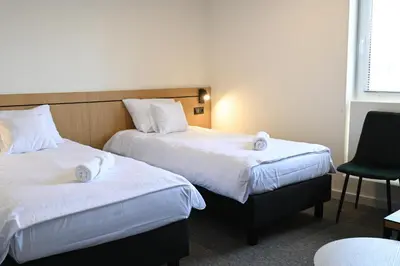 Łóżko lub łóżka w pokoju w obiekcie Hotel Parrot