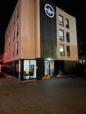 Budynek, w którym mieści się hotel