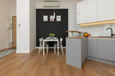 Kuchnia lub aneks kuchenny w obiekcie Beautfiul Warsaw Apartment for Families with AC by Noclegi Renters