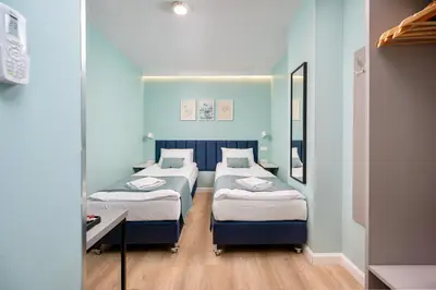 Łóżko lub łóżka w pokoju w obiekcie JESS INN Hostel Rondo Charles de Gaulle