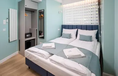 Łóżko lub łóżka w pokoju w obiekcie JESS INN Hostel Rondo Charles de Gaulle