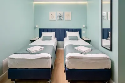 Łóżko lub łóżka w pokoju w obiekcie JESS INN Hostel Rondo Charles de Gaulle