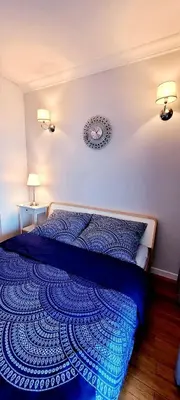 Łóżko lub łóżka w pokoju w obiekcie HomeComfort Atlantic Room
