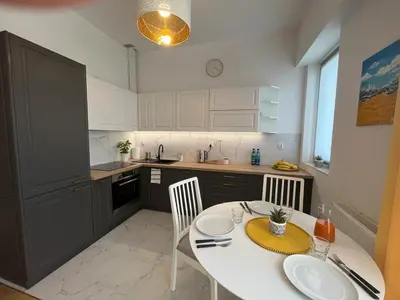 Kuchnia lub aneks kuchenny w obiekcie R HOUSE - brand new apartments with patio and garage