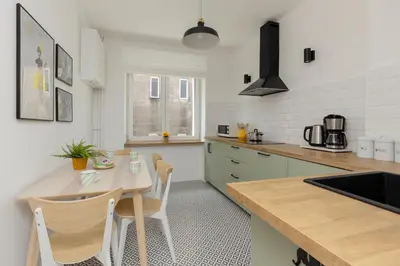 Kuchnia lub aneks kuchenny w obiekcie Tasteful Apartment in Warsaw City Center by Noclegi Renters