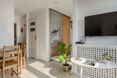 Telewizja i/lub zestaw kina domowego w obiekcie ShortStayPoland Żelazna (B124)