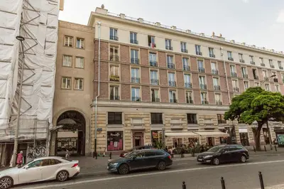 Budynek, w którym mieści się apartament