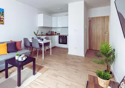 Kuchnia lub aneks kuchenny w obiekcie SuperApart Habicha apt74 - Ursus z balkonem