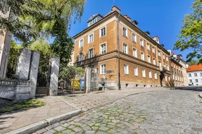 Budynek, w którym mieści się apartament