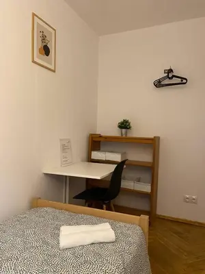 Łóżko lub łóżka w pokoju w obiekcie HALBY rooms Pańska 55