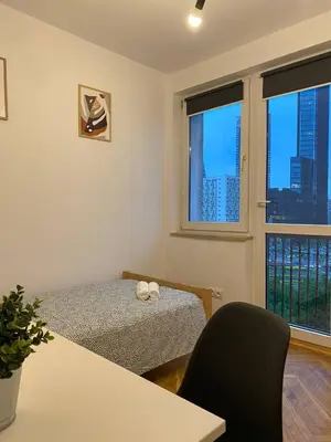 Łóżko lub łóżka w pokoju w obiekcie HALBY rooms Pańska 55