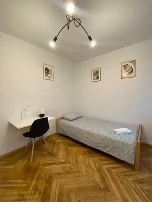 Łóżko lub łóżka w pokoju w obiekcie HALBY rooms Pańska 55