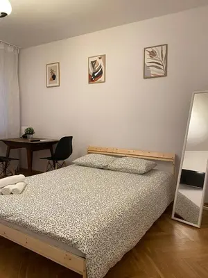 Łóżko lub łóżka w pokoju w obiekcie HALBY rooms Pańska 55