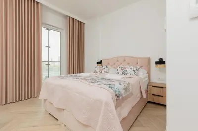 Łóżko lub łóżka w pokoju w obiekcie Wola Business Studios Kasprzaka by Noclegi Renters