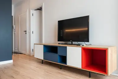 Telewizja i/lub zestaw kina domowego w obiekcie Postępu Comfort Apartment by BookingHost