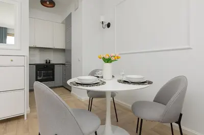 Kuchnia lub aneks kuchenny w obiekcie Stylish Apartment Kolejowa & Parking & Balcony by Noclegi Renters
