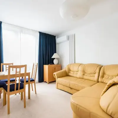 Metro Rondo ONZ Yellow Apartment by BookingHost