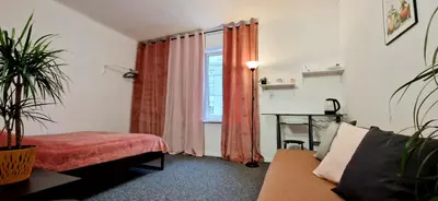 Łóżko lub łóżka w pokoju w obiekcie Prywatny pokój w sercu Warszawy Pokój 6