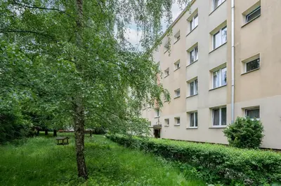 Ogród w obiekcie Woronicza 42 Standard Apartment by BookingHost