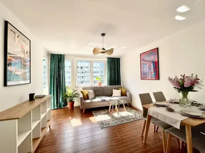 Część wypoczynkowa w obiekcie oompH Modern Apartment with Balcony