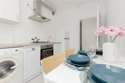 Kuchnia lub aneks kuchenny w obiekcie Bałuckiego Apartment Stary Mokotów Warsaw by Noclegi Renters