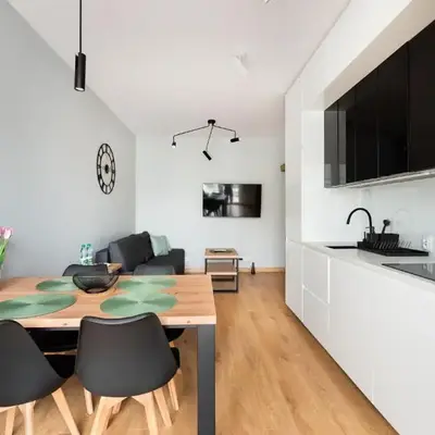 Wola Skwer Sunny Apartment by BookingHost