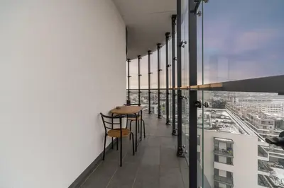 Balkon lub taras w obiekcie Warszawski Hongkong, kultowe miejsce