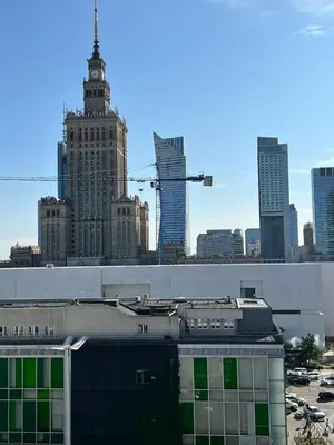 Widok na miasto Warszawa z tego apartamentu