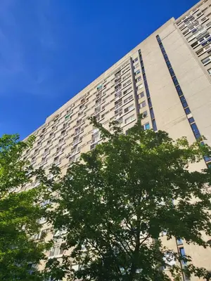 Budynek, w którym mieści się apartament