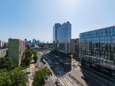 Widok na miasto Warszawa z tego apartamentu