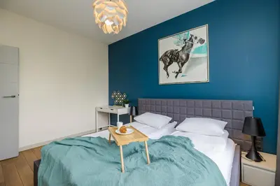 Łóżko lub łóżka w pokoju w obiekcie ShortStayPoland Rydygiera (B128)