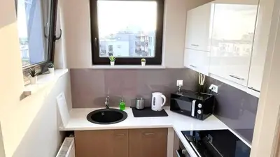 Kuchnia lub aneks kuchenny w obiekcie Sun apartment on Wola