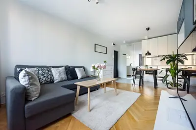 Część wypoczynkowa w obiekcie Nowogrodzka Grey Apartment by BookingHost