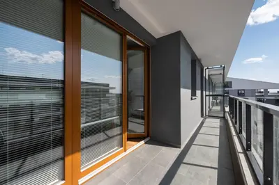 Balkon lub taras w obiekcie Wola Kasprzaka Luxury Apartment by BookingHost