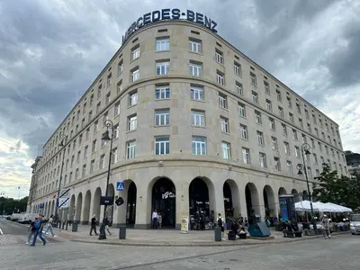 Budynek, w którym mieści się hotel