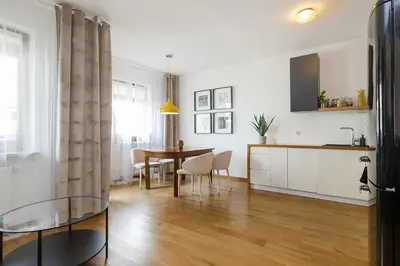 Telewizja i/lub zestaw kina domowego w obiekcie Lanciego - przytulny Apartament z osobną sypialną, Balkon, WI-FI, Natolin, Ursynów