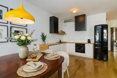 Kuchnia lub aneks kuchenny w obiekcie Lanciego - przytulny Apartament z osobną sypialną, Balkon, WI-FI, Natolin, Ursynów