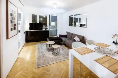Część wypoczynkowa w obiekcie Kameralna część dzielnicy Wola Młynów.