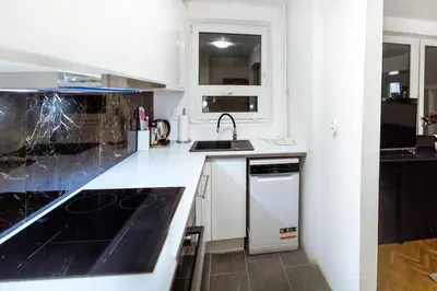 Kuchnia lub aneks kuchenny w obiekcie Kameralna część dzielnicy Wola Młynów.