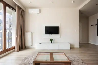 Telewizja i/lub zestaw kina domowego w obiekcie Magazynowa Classy Apartment by BookingHost