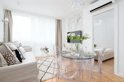 Telewizja i/lub zestaw kina domowego w obiekcie Glam & Modern by Cooee Apartments