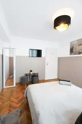 Łóżko lub łóżka w pokoju w obiekcie ClickTheFlat Muranów Apart Rooms