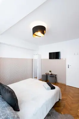 Łóżko lub łóżka w pokoju w obiekcie ClickTheFlat Muranów Apart Rooms