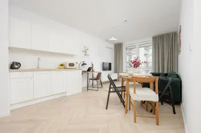 Kuchnia lub aneks kuchenny w obiekcie Modern Apartment with Balcony near Aleje Jerozolimskie by Noclegi Renters
