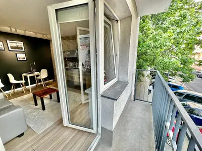 Balkon lub taras w obiekcie NEON 3 silence metro WiFi 85'TV Netflix HBO