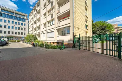 Budynek, w którym mieści się apartament